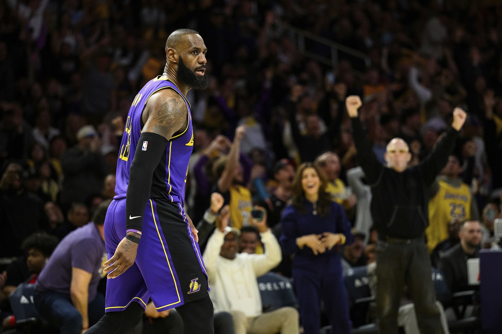 中国网页版入口最新地址-阿里纳斯：媒体说詹姆斯是湖人救世主 这是科比球迷讨厌他的原因